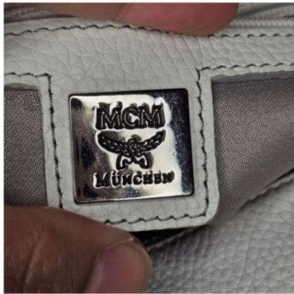 MCM RARE WHITE AND SILVER LEATHER AND CANVAS BOSTON BAG EXCELLENT CONDITION - Picture 5 of 11